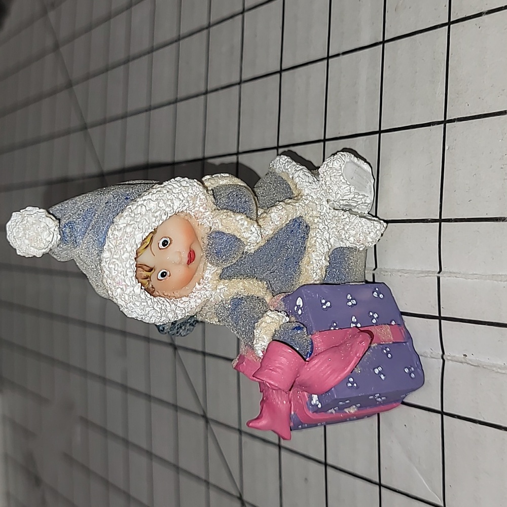 Mini Purple Angel w Present- Preloved 3.75" tall